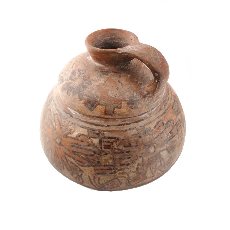 Botella cerámica con asa cintada y diseños de flores, ganchos, chakanas, líneas